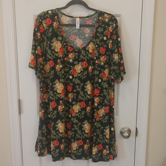 LuLaRoe Tops - Lularoe 3XL Perfect Tee